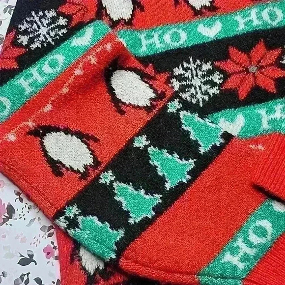 H&M Crewneck Christmas Sweater - Picture 4 of 6